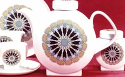 2905 Budapest P Ornament gruen 250x487 - Friesland Porzellan: Ausstellung im Schlossmuseum Jever