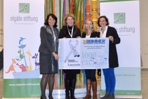 dommer sponsoring olgaele stiftung 300x222 300x202 - Dommer: Lanyards und Fahnen für Olgäle-Stiftung