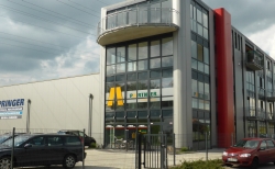 uneekclothing deutschland leer 250x154 - Uneek Clothing gründet deutsche Niederlassung