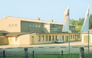 sachsenFahnen Firmenansicht 1990 320x202 - Jubiläum: 25 Jahre Sachsen Fahnen