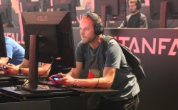 572 gamescom1 250x154 - gamescom 2016: Spieleshow mit Spitzenwerten und Fanshop-Arena