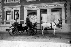 Pressematerial Historie 2 - 125 Jahre Karlowsky Fashion