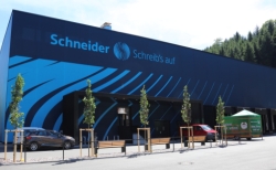 Schneider Neubau 250x154 - Schneider erweitert Kapazitäten