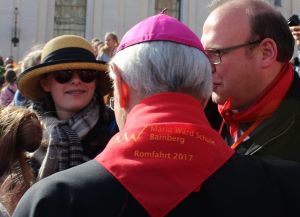 in Medias: Tücher für Papstbesuch WA iM MariaWard 2 - in Medias: Tücher für Papstbesuch