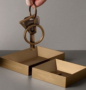 Schluesselanhaenger 287x300 - PES launcht neue Marke