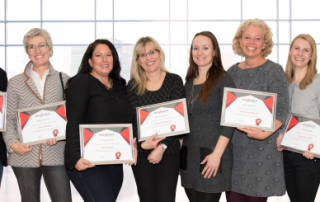 Maximex 8x10 Jahre Jubilaeumsfoto 10cm 1E 320x202 - Maximex ehrt langjährige Mitarbeiterinnen