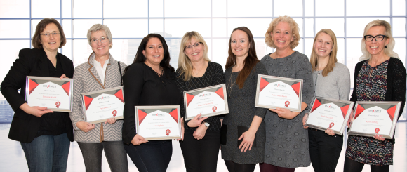 Maximex 8x10 Jahre Jubilaeumsfoto 10cm 1E - Maximex ehrt langjährige Mitarbeiterinnen