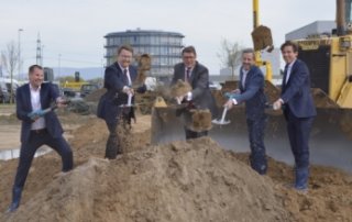 cyberwear spatenstich 320x202 - cyber-Wear: Spatenstich in Mannheim