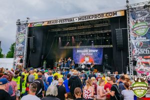 brass v 1 - James & Nicholson kleidet Brassfestival ein