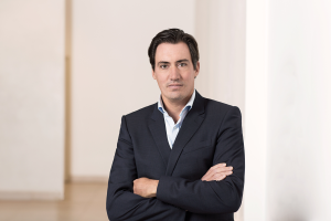 dr julian de gral spreadgroup - Spread Group: Neuer CEO