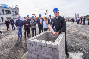 Pressebild vorschau - L-Shop-Team: Grundsteinlegung in Unna
