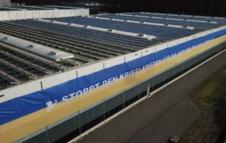 goezze v 320x202 - W.F. Gözze: Fahne für den Frieden