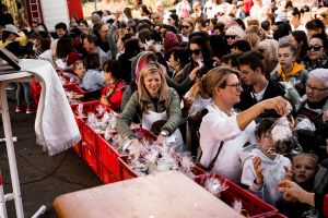 wa media joytex v - WA Media: Taschen für ukrainisches Osterfest