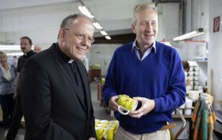 Bischof Dr Ulrich Neymeyr 6087 320x202 - Könitz: Besuch von Bischof Ulrich Neymeyr