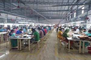 leather goods factory india 300x200 - Leather Business: ISO-Zertifizierung für Tochterfirma