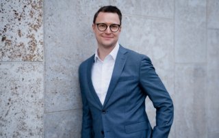 karlowsky v 320x202 - Neue Doppelspitze bei Karlowsky Fashion