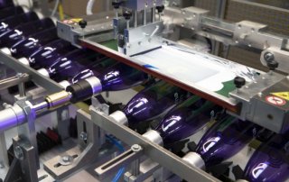 Merchr Produktion v 320x202 - Merchr nimmt Produktion auf