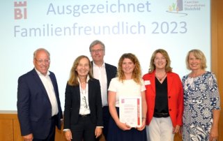 halfar familienfreundlich 320x202 - Halfar: Urkunde für Familienfreundlichkeit