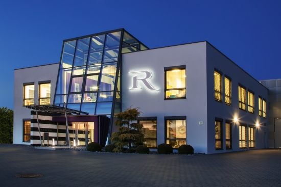 Startseite RIEDLE Firmengebaeude neu v - Startseite