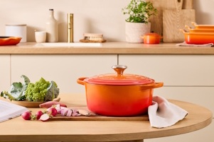 Le Creuset Braeter rund Ofenrot PR 1 - Le Creuset feiert 100-jähriges Jubiläum