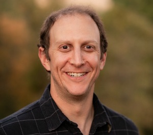 Branded Wor(l)ds Podcastfolge mit Jason Lucash Jason Lucash Headshot 1 - Branded Wor(l)ds Podcastfolge mit Jason Lucash