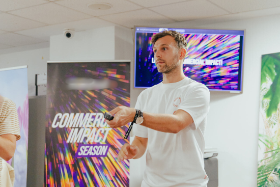 Startseite Pressemitteilung Rick Molenaar CMO FastEditor online - Startseite