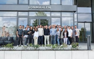 Vonmaehlen Teamfoto 2025 online 320x202 - Vonmählen ist B-Corp-zertifiziert