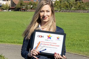 Fröhliche Gewinner beim Super Gift Award Lisa Supergift Award 300x200 - Fröhliche Gewinner beim Super Gift Award
