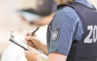 wn zollemblem arm blau vorschaubild 320x202 - Produktpiraterie: Nur Original ist legal