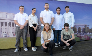 Gruppenbild Azubis Dommer Textbild - Neue Azubis bei Dommer