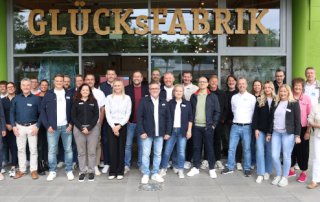 Koziol gruppenfoto news 320x202 - Welcome Home: Gelungenes Finale