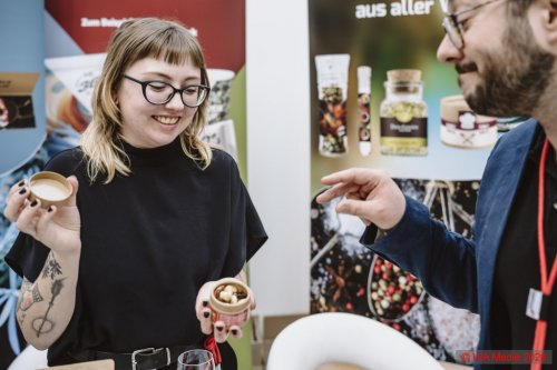 54 329 A7203856 DCE - HAPTICA live &rsquo;26: Merch gewinnt